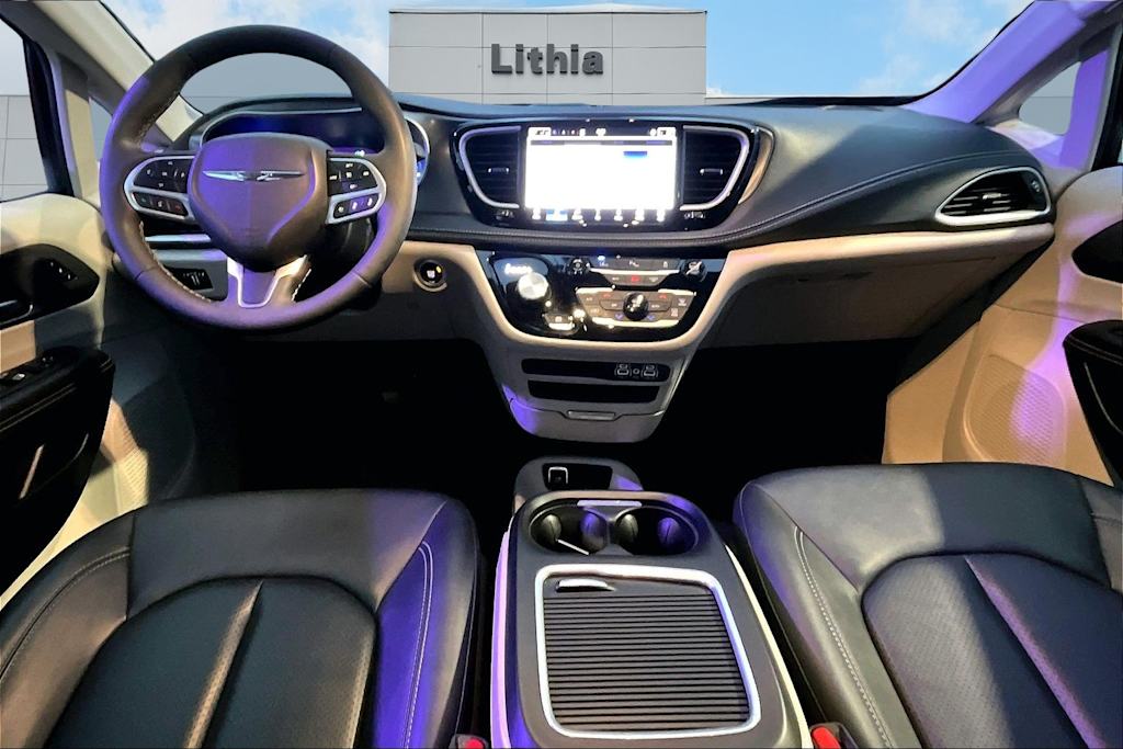 Thumbnail: 2024 Chrysler Pacifica - 10