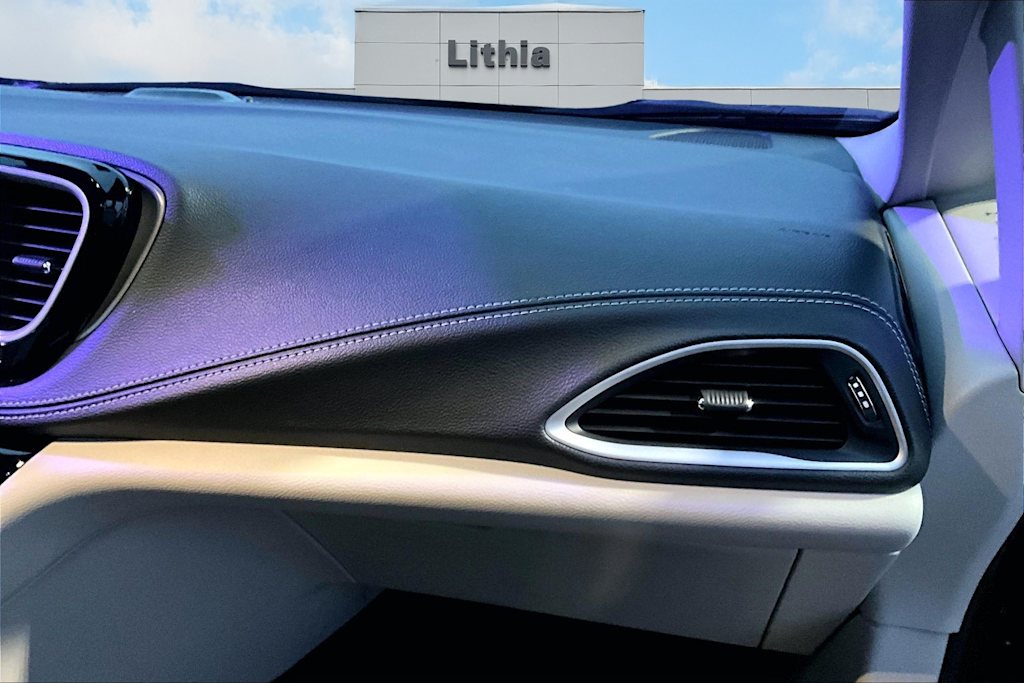 Thumbnail: 2024 Chrysler Pacifica - 24