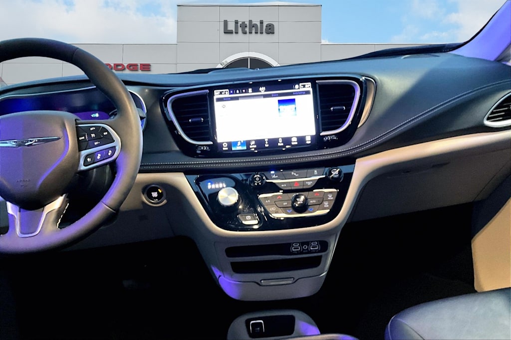 Thumbnail: 2024 Chrysler Pacifica - 15