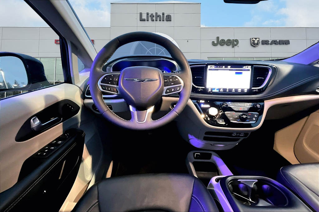 Thumbnail: 2024 Chrysler Pacifica - 14