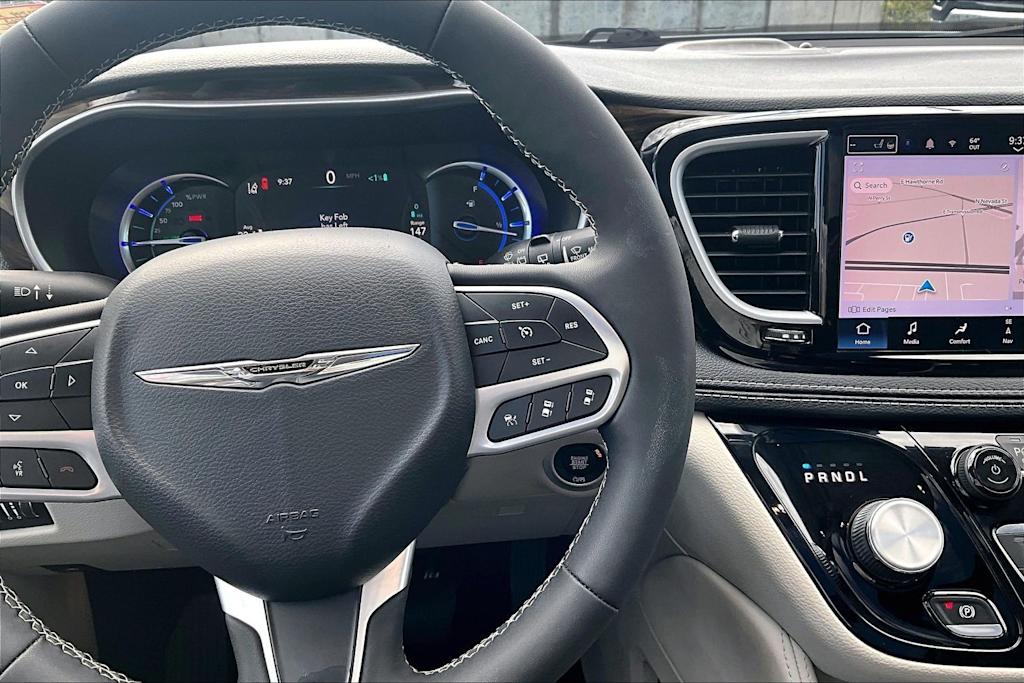 Thumbnail: 2023 Chrysler Pacifica - 26
