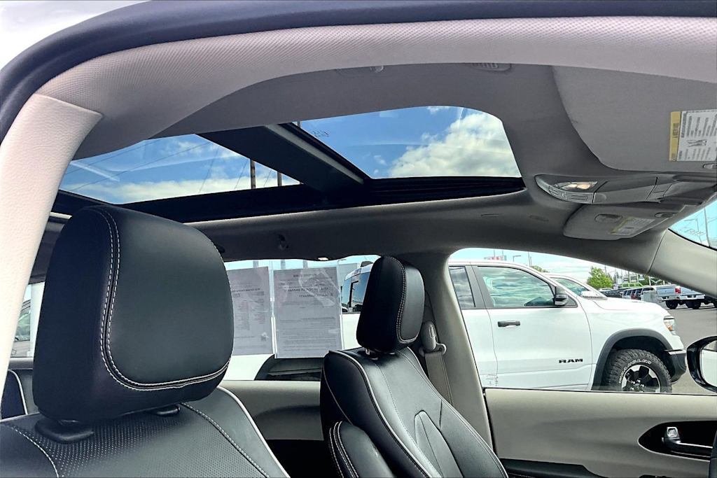 Thumbnail: 2023 Chrysler Pacifica - 30