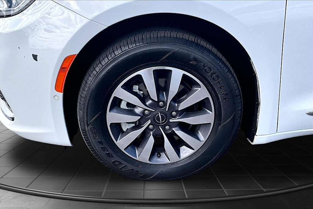 Thumbnail: 2023 Chrysler Pacifica - 8