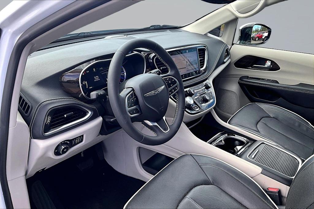 Thumbnail: 2023 Chrysler Pacifica - 2