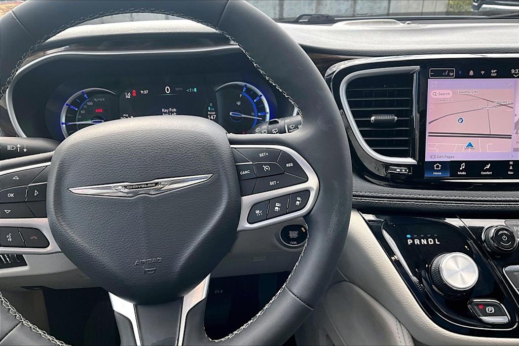 Thumbnail: 2023 Chrysler Pacifica - 26
