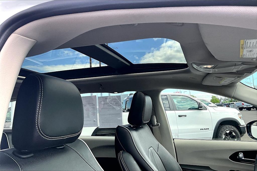 Thumbnail: 2023 Chrysler Pacifica - 30
