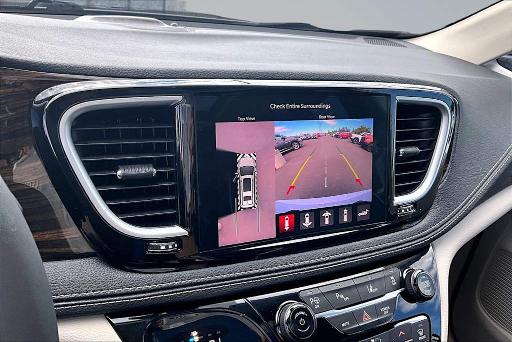 Thumbnail: 2023 Chrysler Pacifica - 27