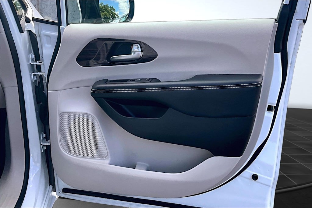 Thumbnail: 2023 Chrysler Pacifica - 29