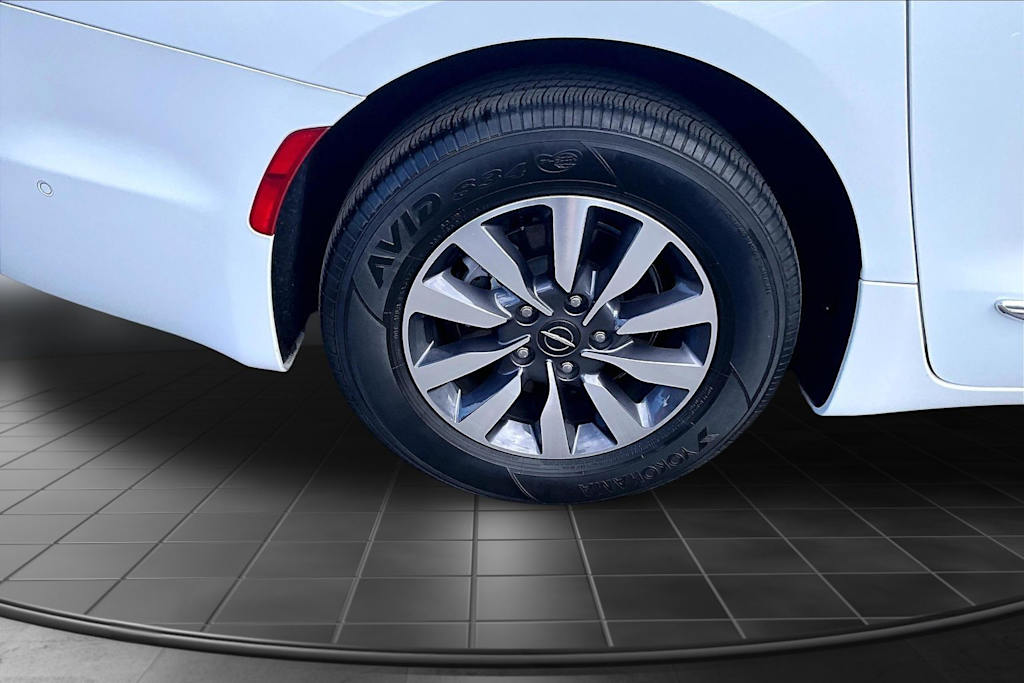 Thumbnail: 2023 Chrysler Pacifica - 35