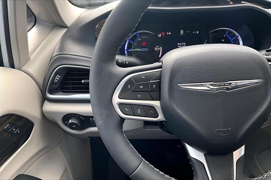 Thumbnail: 2023 Chrysler Pacifica - 25