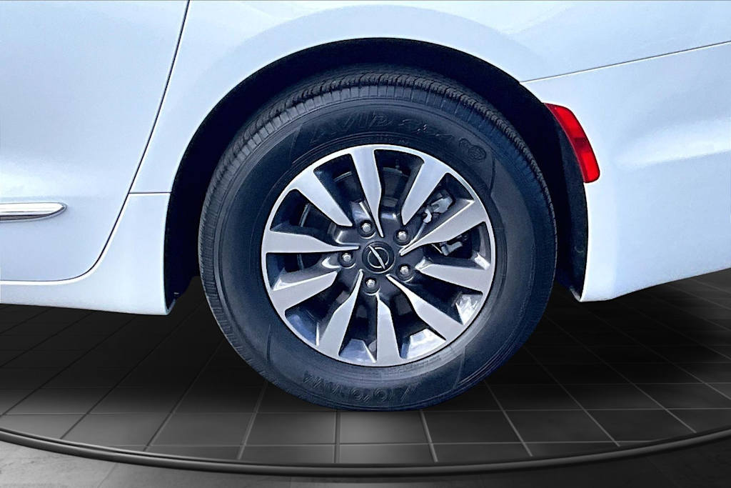 Thumbnail: 2023 Chrysler Pacifica - 36