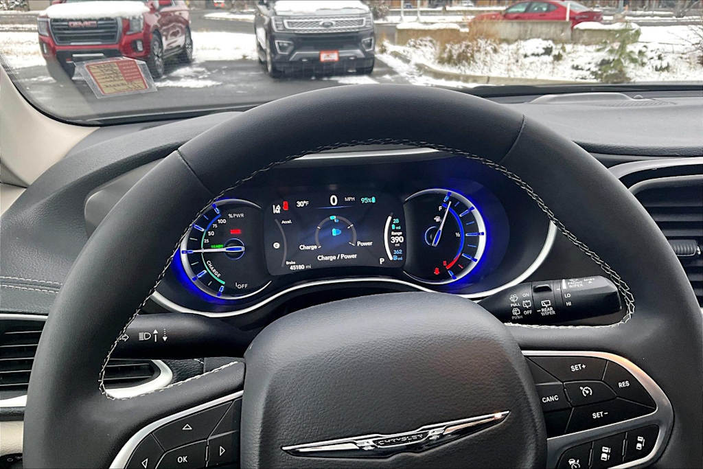 Thumbnail: 2024 Chrysler Pacifica - 17