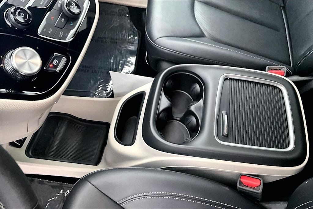 Thumbnail: 2024 Chrysler Pacifica - 16