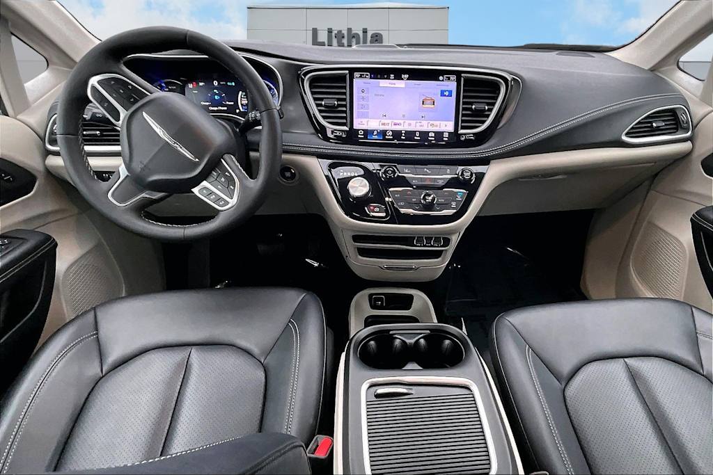 Thumbnail: 2024 Chrysler Pacifica - 10