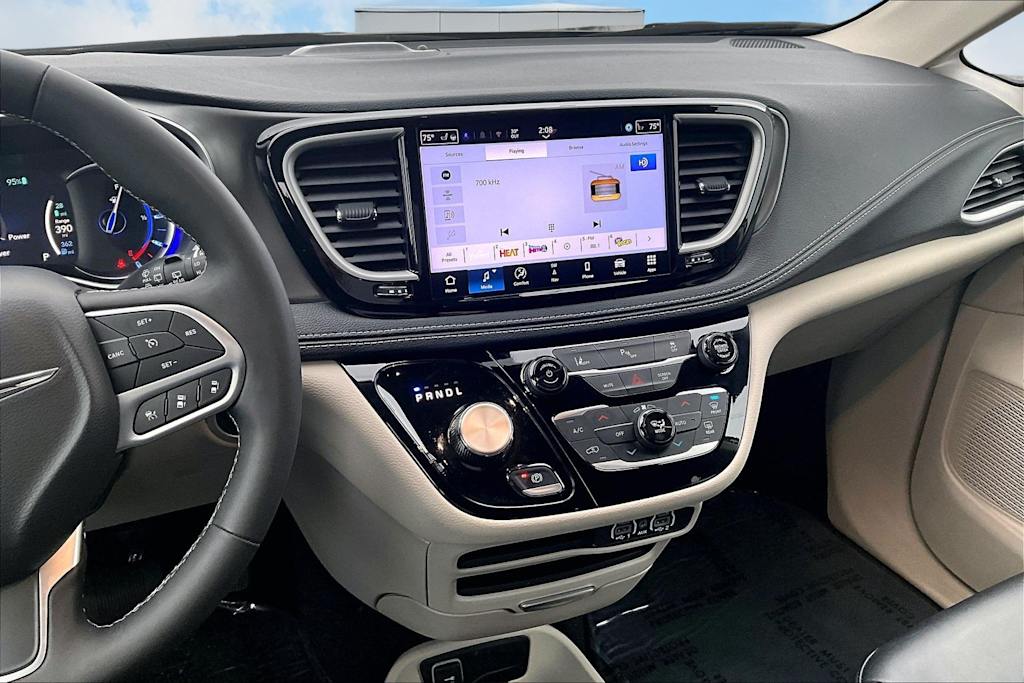 Thumbnail: 2024 Chrysler Pacifica - 15