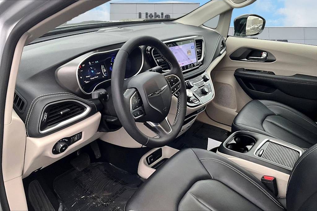 Thumbnail: 2024 Chrysler Pacifica - 2