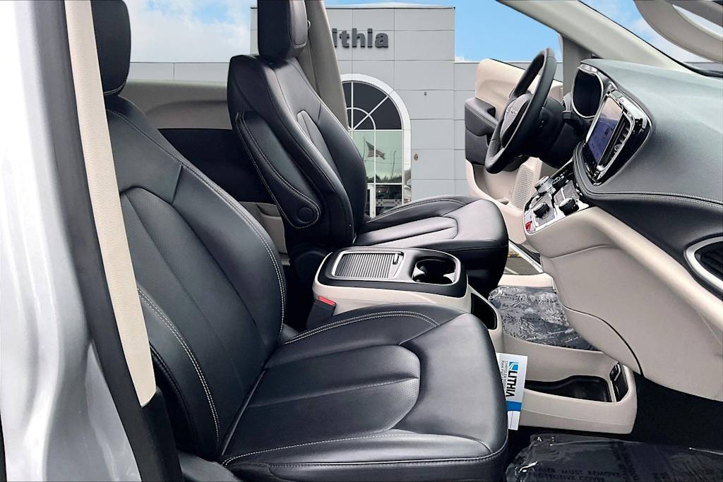 Thumbnail: 2024 Chrysler Pacifica - 20