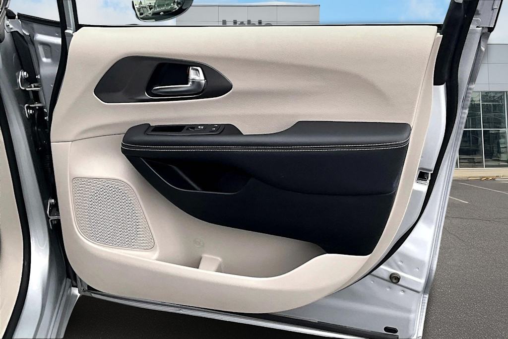 Thumbnail: 2024 Chrysler Pacifica - 29