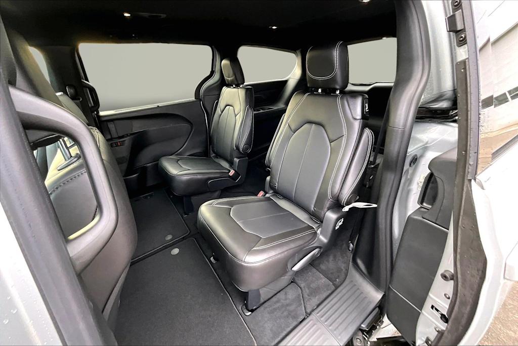 Thumbnail: 2026 Chrysler Pacifica - 21