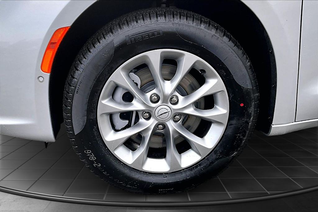 Thumbnail: 2026 Chrysler Pacifica - 8