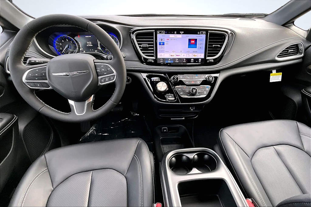 Thumbnail: 2026 Chrysler Pacifica - 10