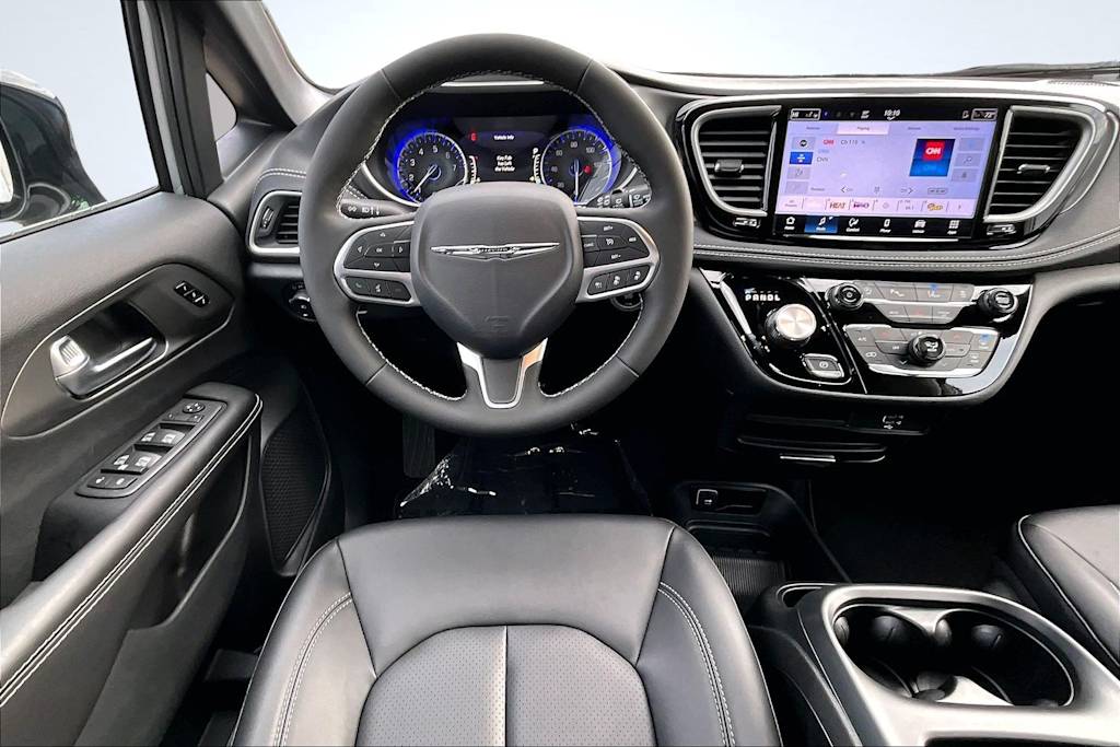 Thumbnail: 2026 Chrysler Pacifica - 14