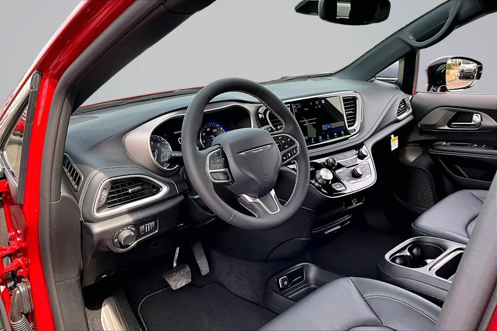 Thumbnail: 2027 Chrysler Pacifica - 2