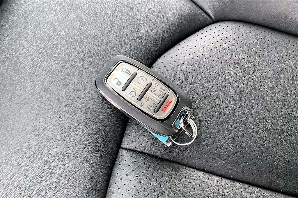 Thumbnail: 2027 Chrysler Pacifica - 19