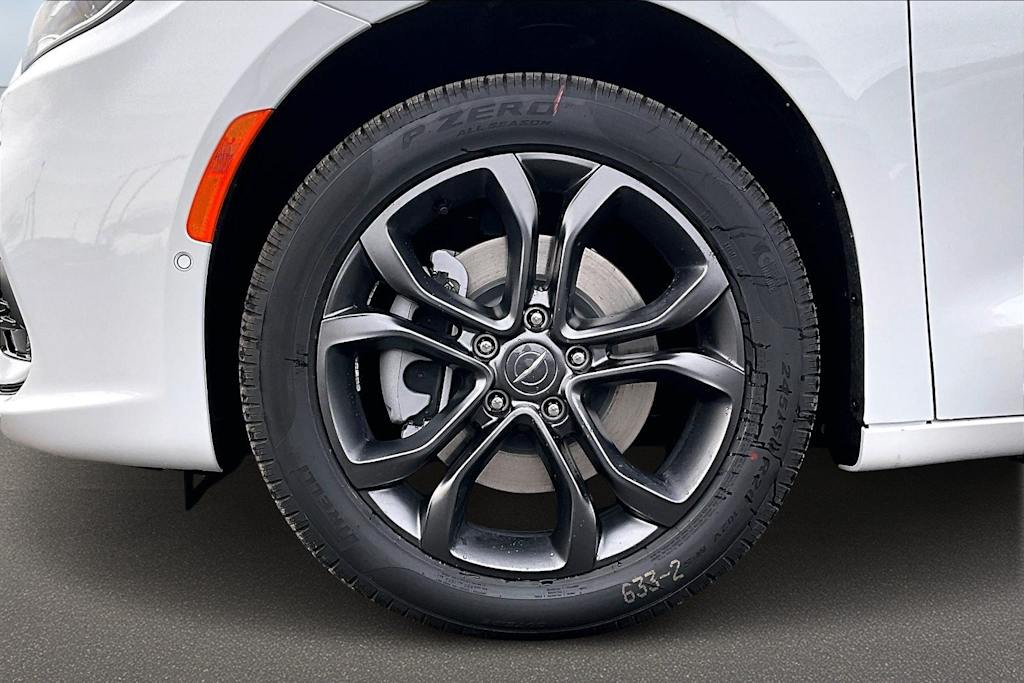 Thumbnail: 2026 Chrysler Pacifica - 8