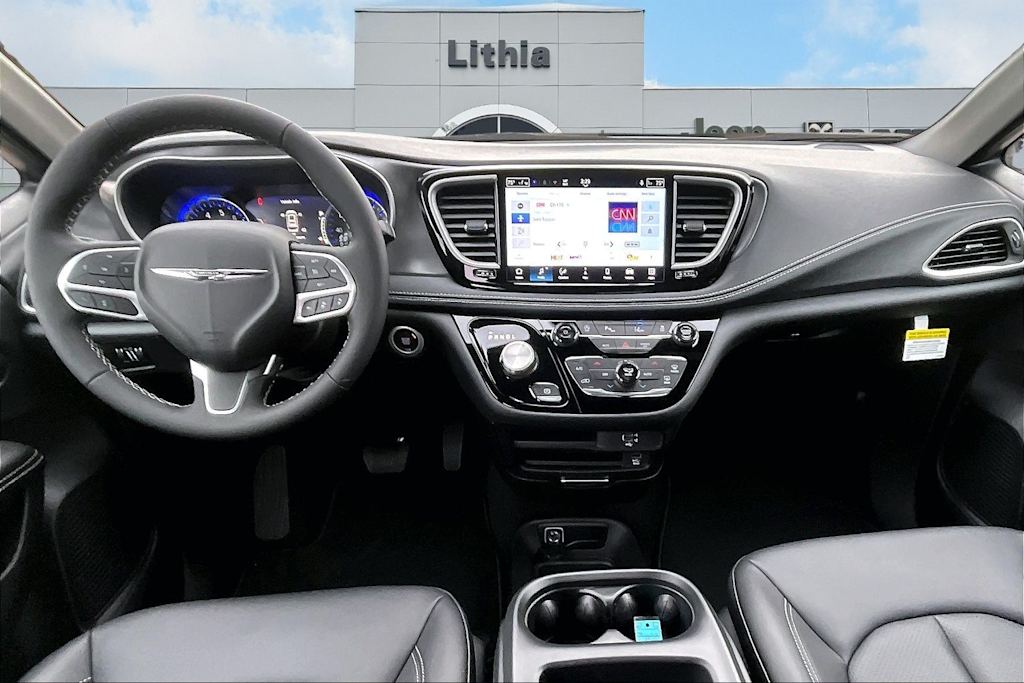 Thumbnail: 2026 Chrysler Pacifica - 10