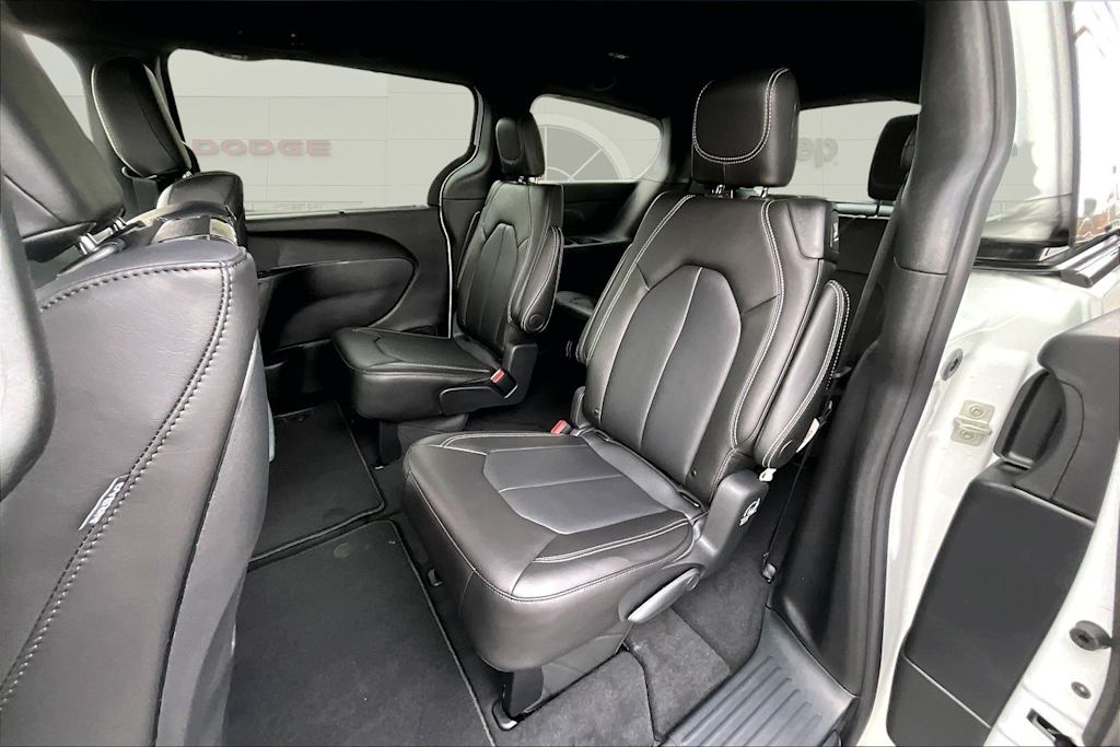 Thumbnail: 2026 Chrysler Pacifica - 13