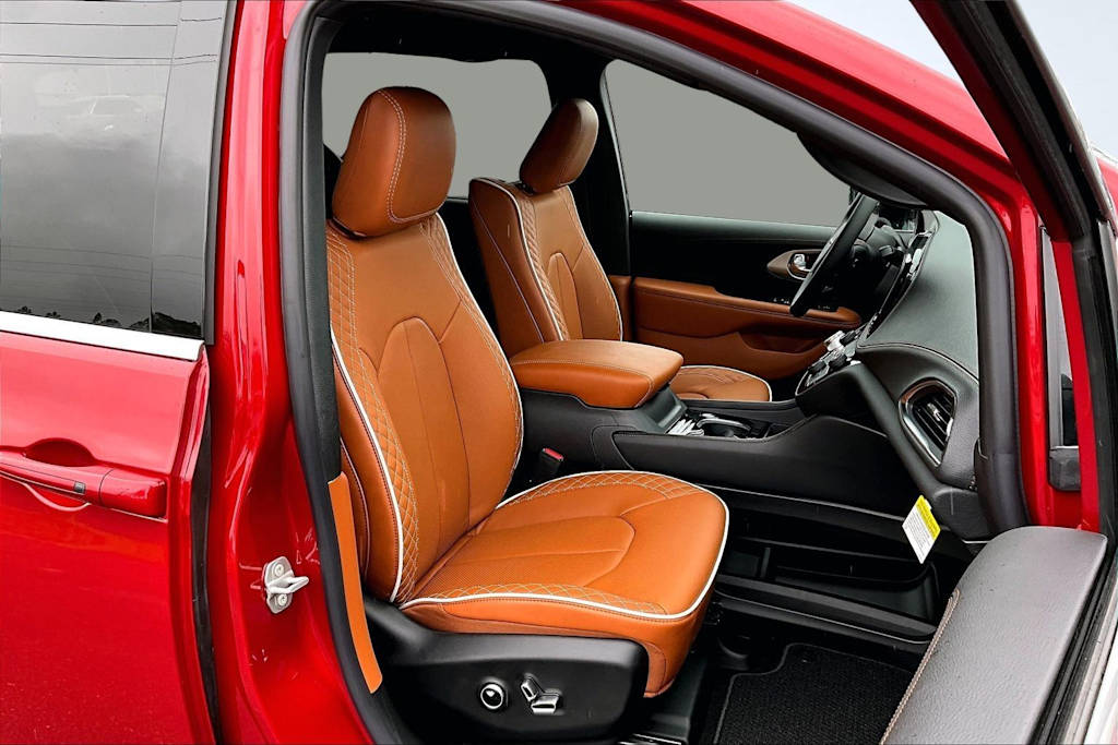 Thumbnail: 2026 Chrysler Pacifica - 12