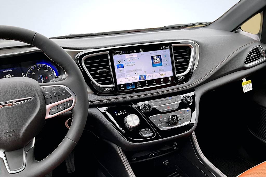 Thumbnail: 2026 Chrysler Pacifica - 15