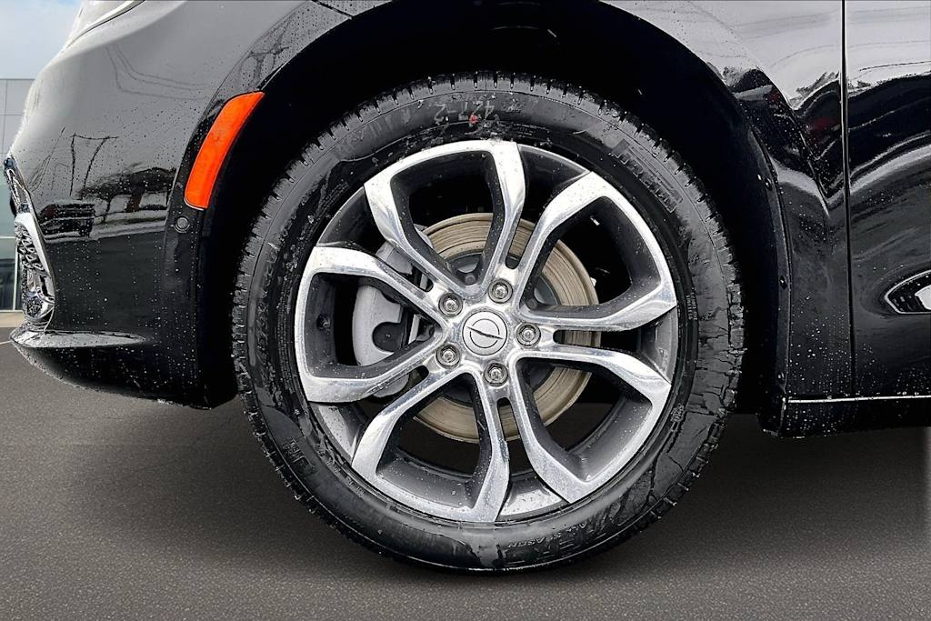 Thumbnail: 2026 Chrysler Pacifica - 8