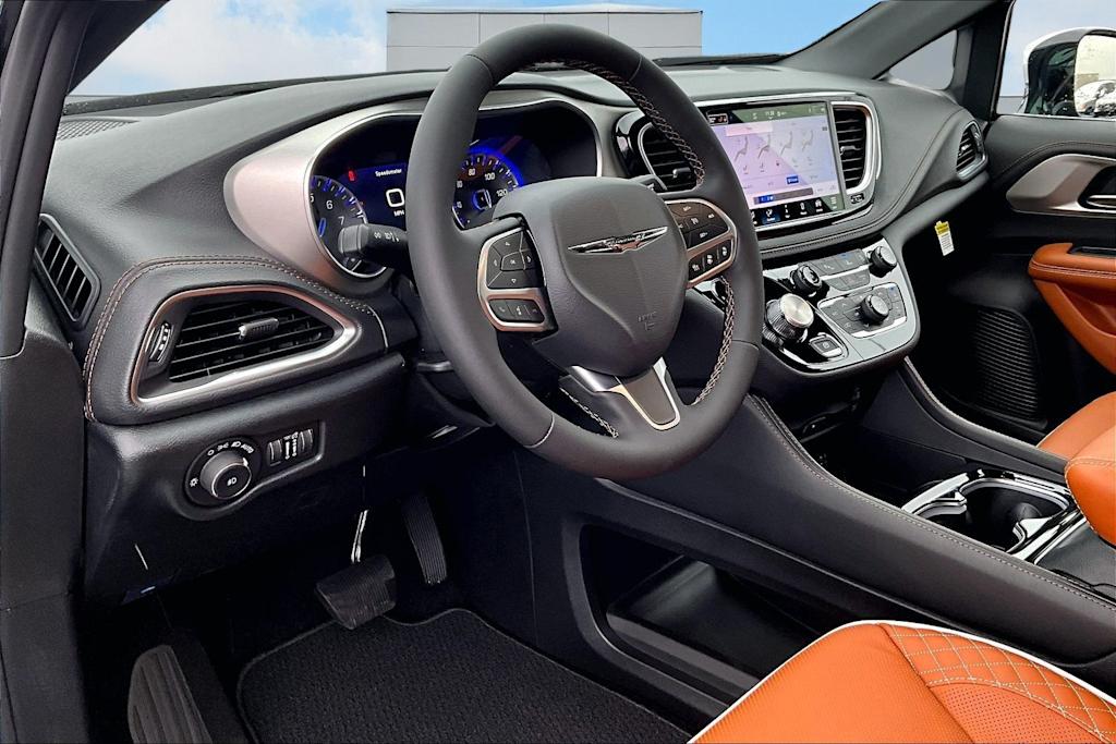 Thumbnail: 2026 Chrysler Pacifica - 2