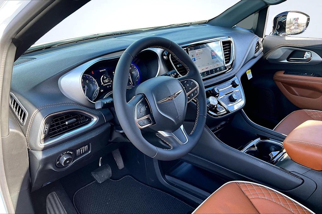 Thumbnail: 2026 Chrysler Pacifica - 2