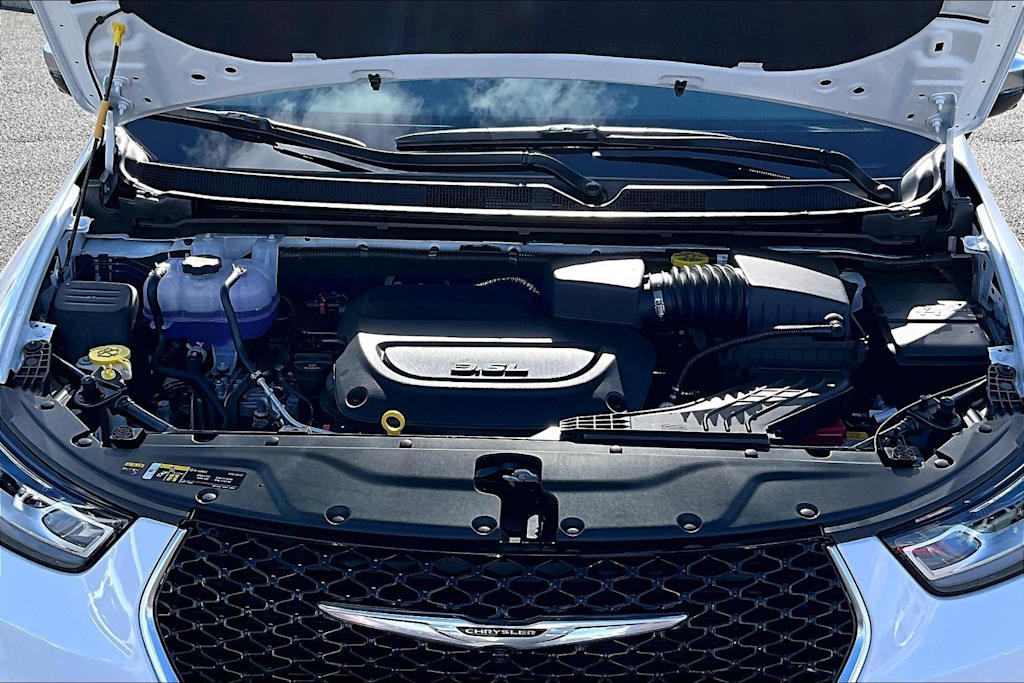Thumbnail: 2026 Chrysler Pacifica - 9