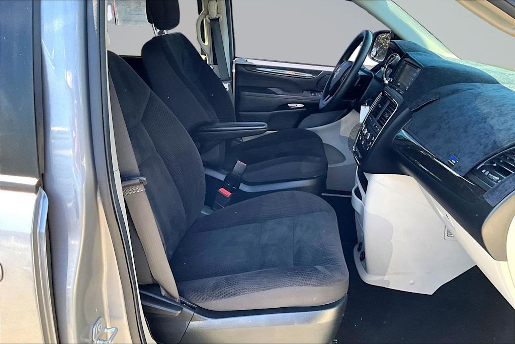 Thumbnail: 2018 Dodge Grand Caravan - 12