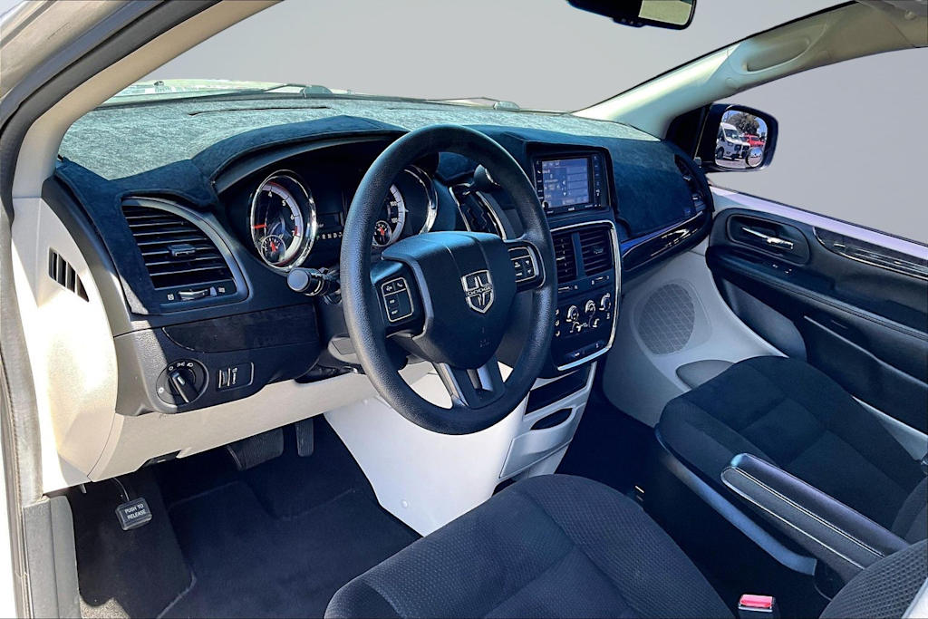 Thumbnail: 2018 Dodge Grand Caravan - 2