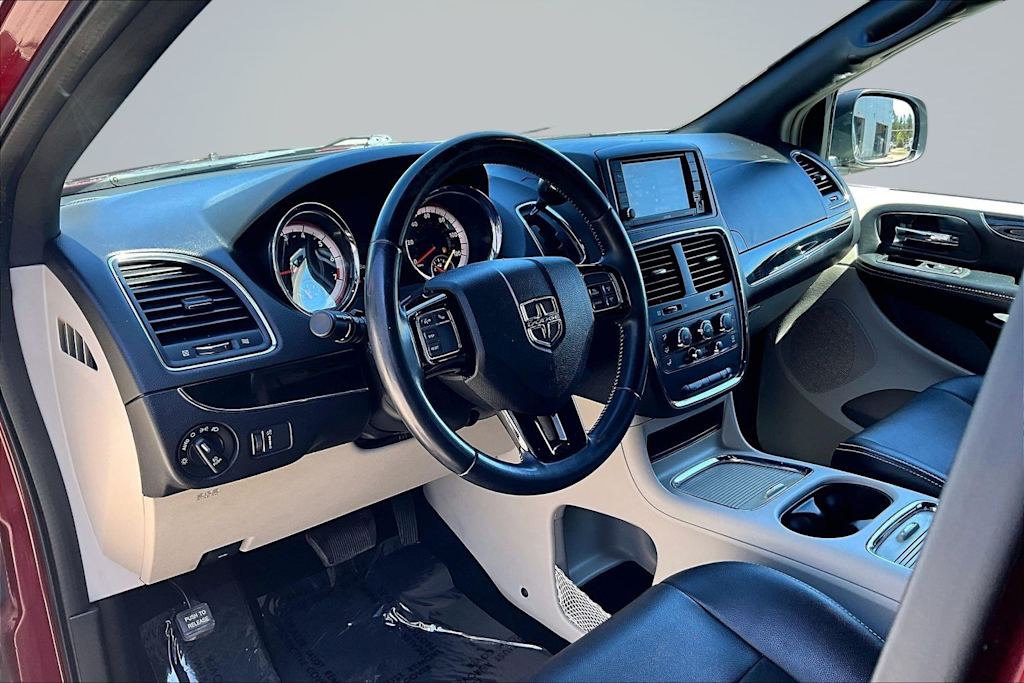 Thumbnail: 2019 Dodge Grand Caravan - 2