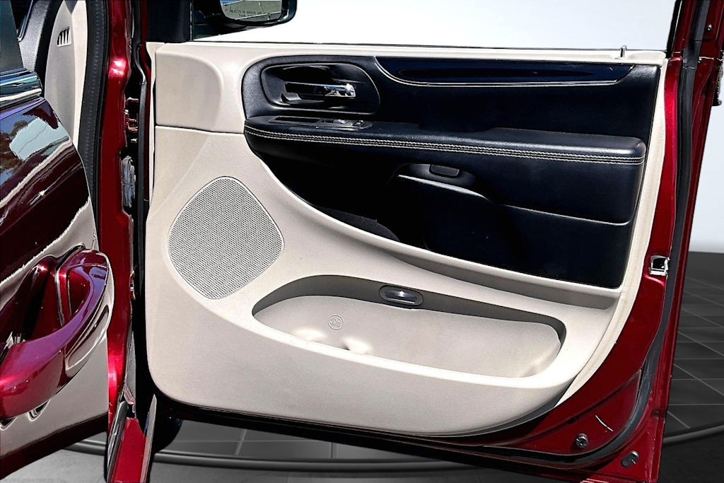 Thumbnail: 2019 Dodge Grand Caravan - 28