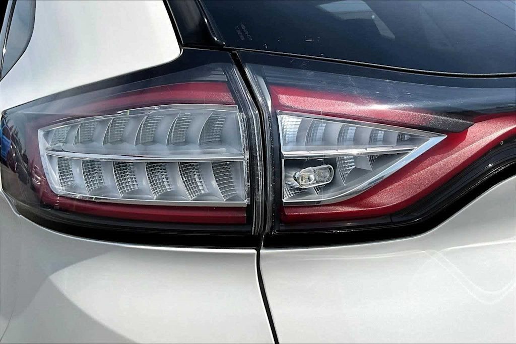 Thumbnail: 2015 Ford Edge - 29