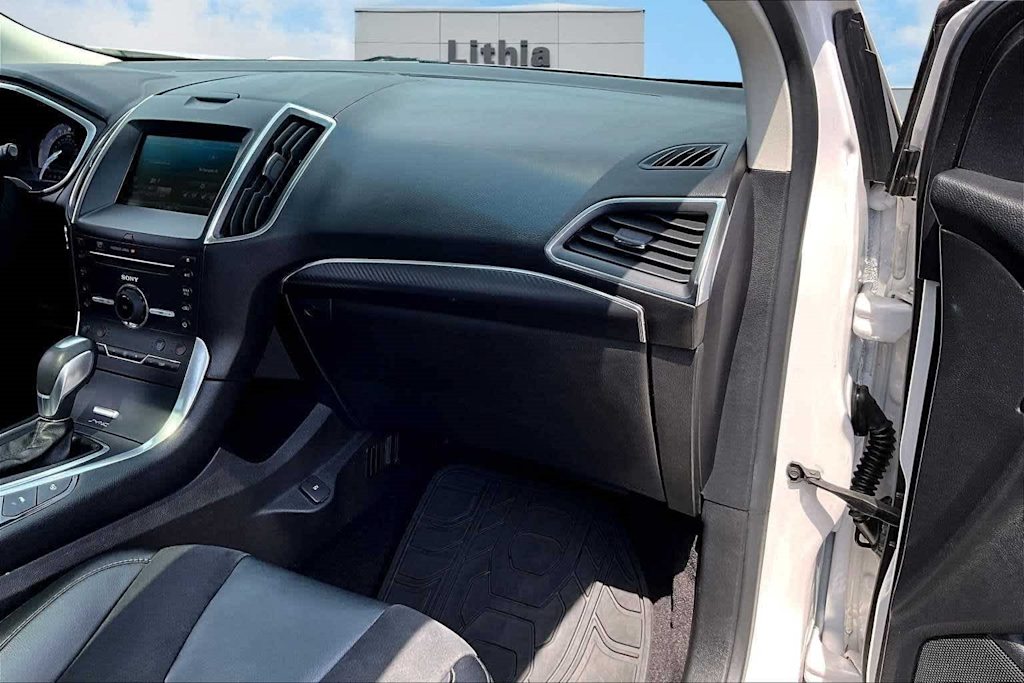 Thumbnail: 2015 Ford Edge - 22