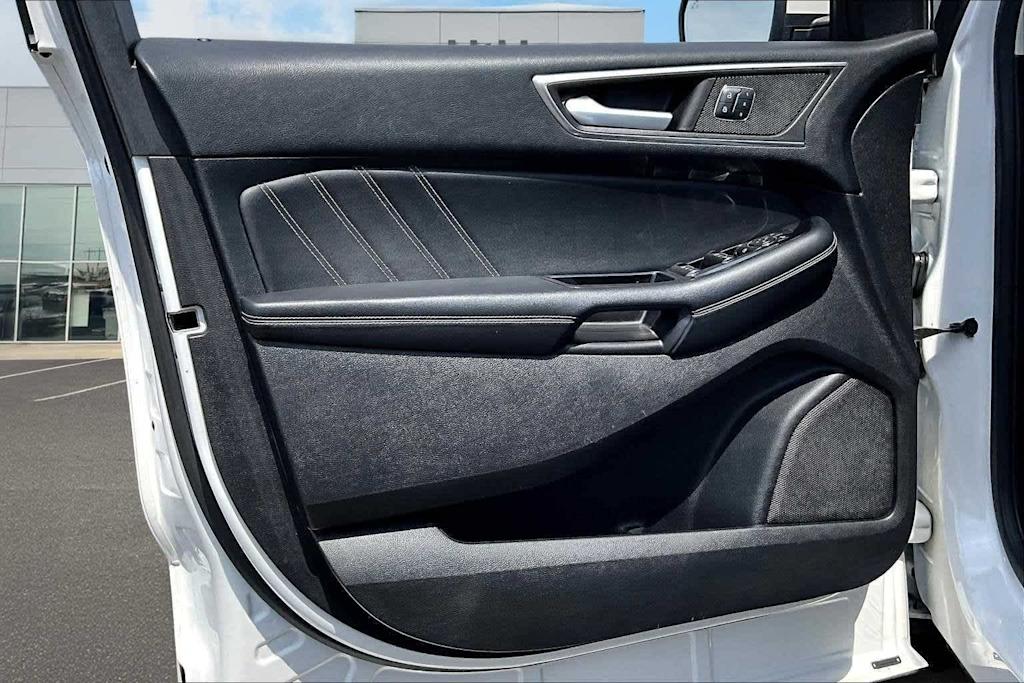 Thumbnail: 2015 Ford Edge - 25