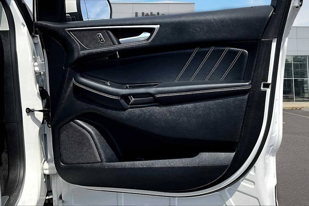 Thumbnail: 2015 Ford Edge - 26