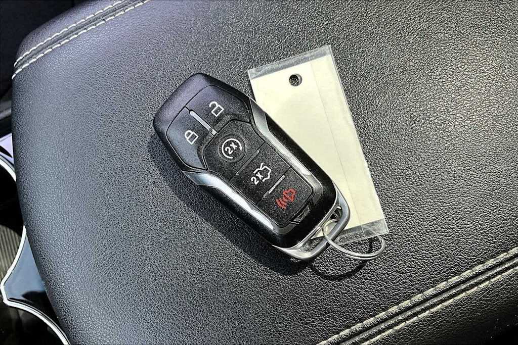 Thumbnail: 2015 Ford Edge - 18