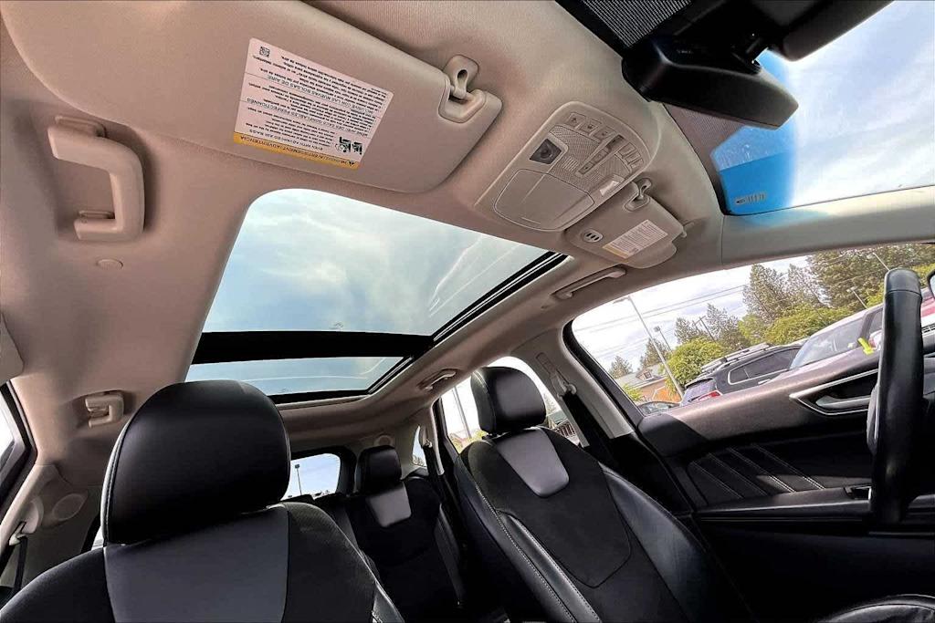 Thumbnail: 2015 Ford Edge - 27