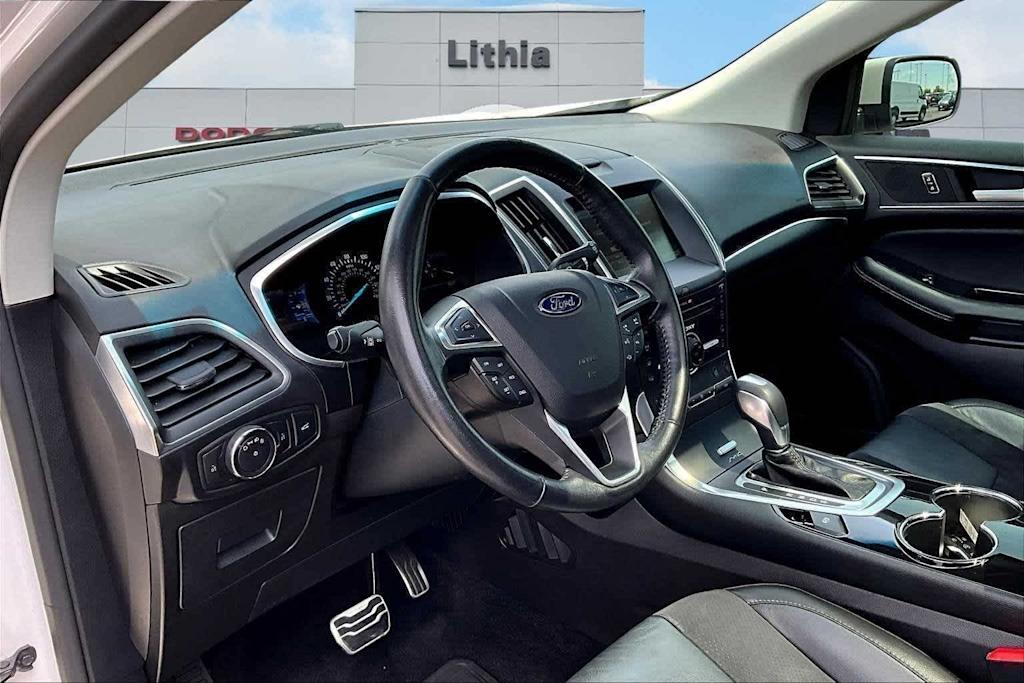 Thumbnail: 2015 Ford Edge - 2