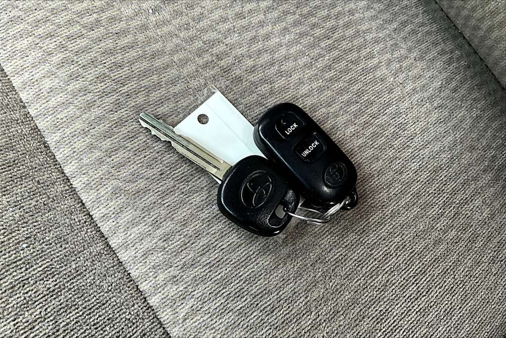 2006 Toyota Corolla CE 17