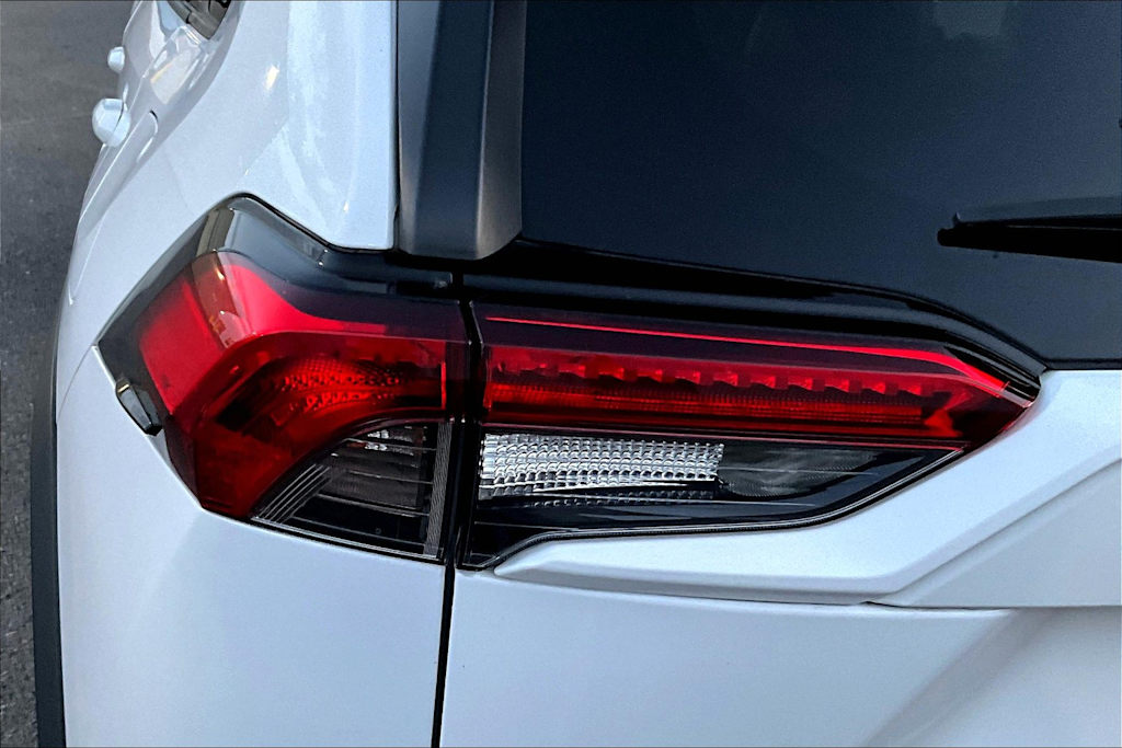 Thumbnail: 2020 Toyota RAV4 - 32